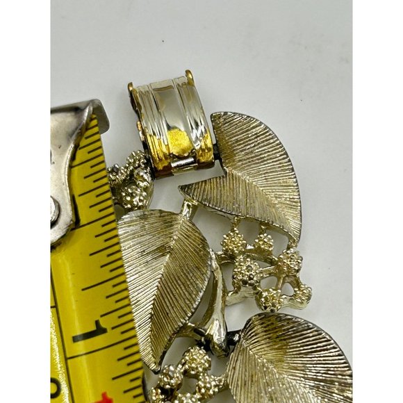 Vintage Signed LISNER Wide Gold Tone Bracelet Leaves Designed Brushed Textured - Picture 7 of 7